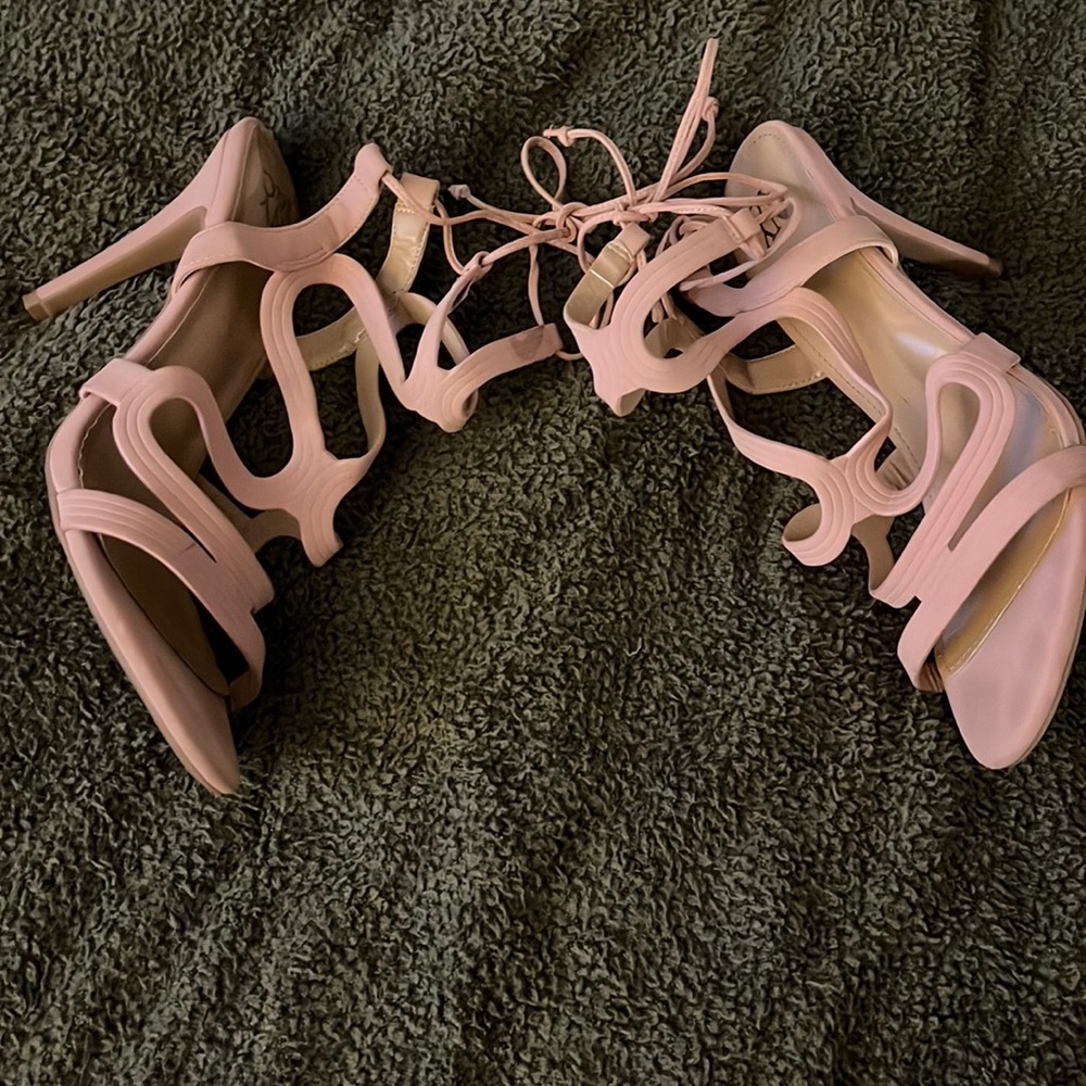 Strappy Heel with ties